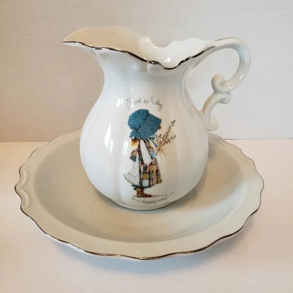 Vintage Holly Hobbie Silver Trimmed Porcelain Pitcher/Bowl/Bud Vase Set . - Picture 2 of 16